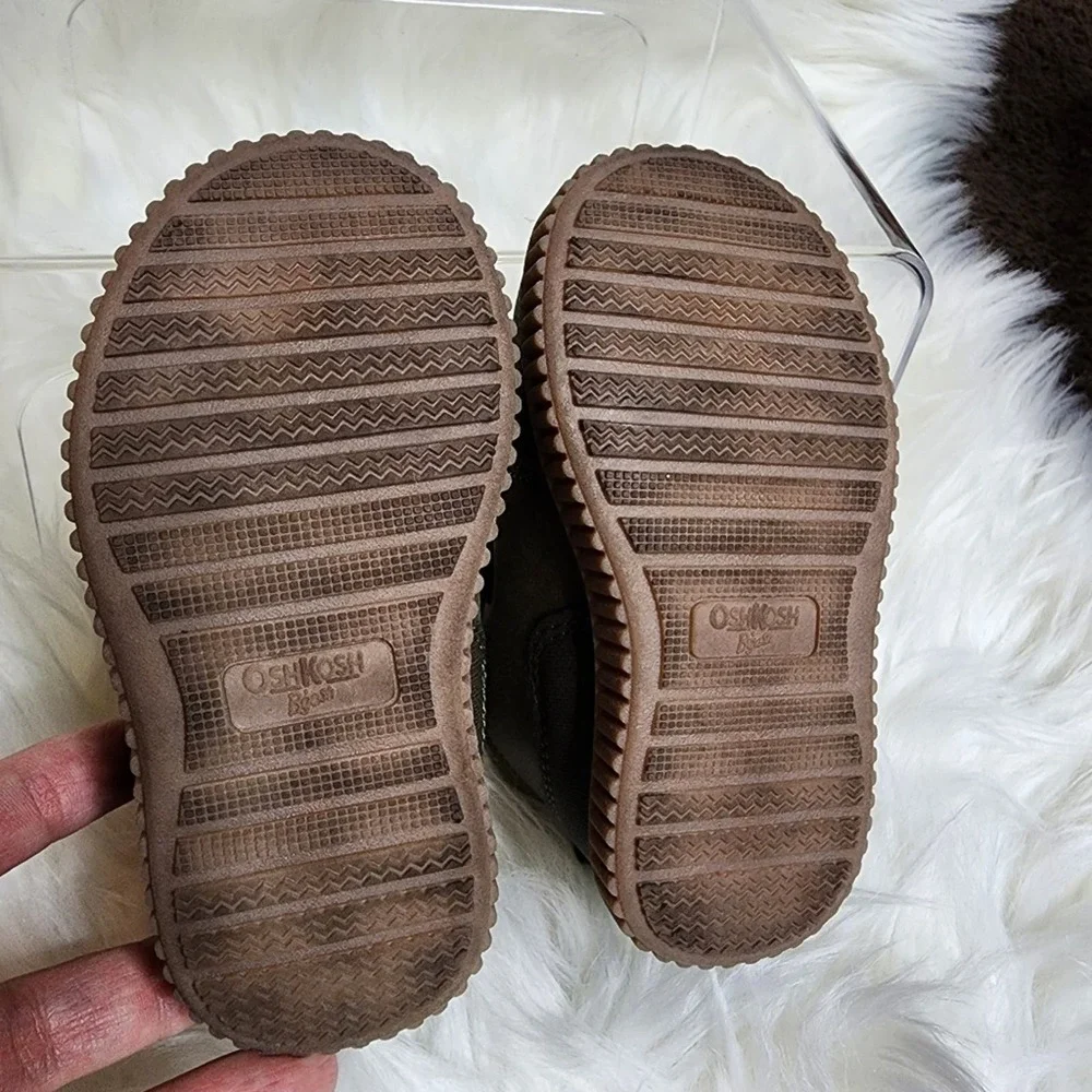 OshKosh B'Gosh Toddler velcro boots, Sage green, size 5
